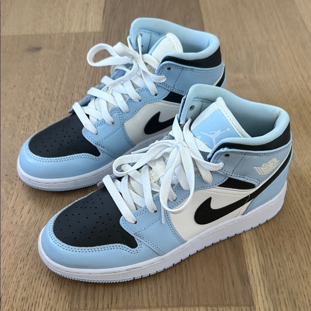 Nike Air Jordan 1 Mid - Light Blue / Black / White